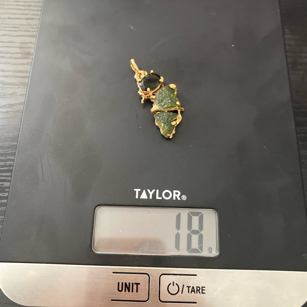 14k Solid Gold Custom Moldavite Pendant – Raw & Polished – 18g Total Weight – - Picture 3 of 3